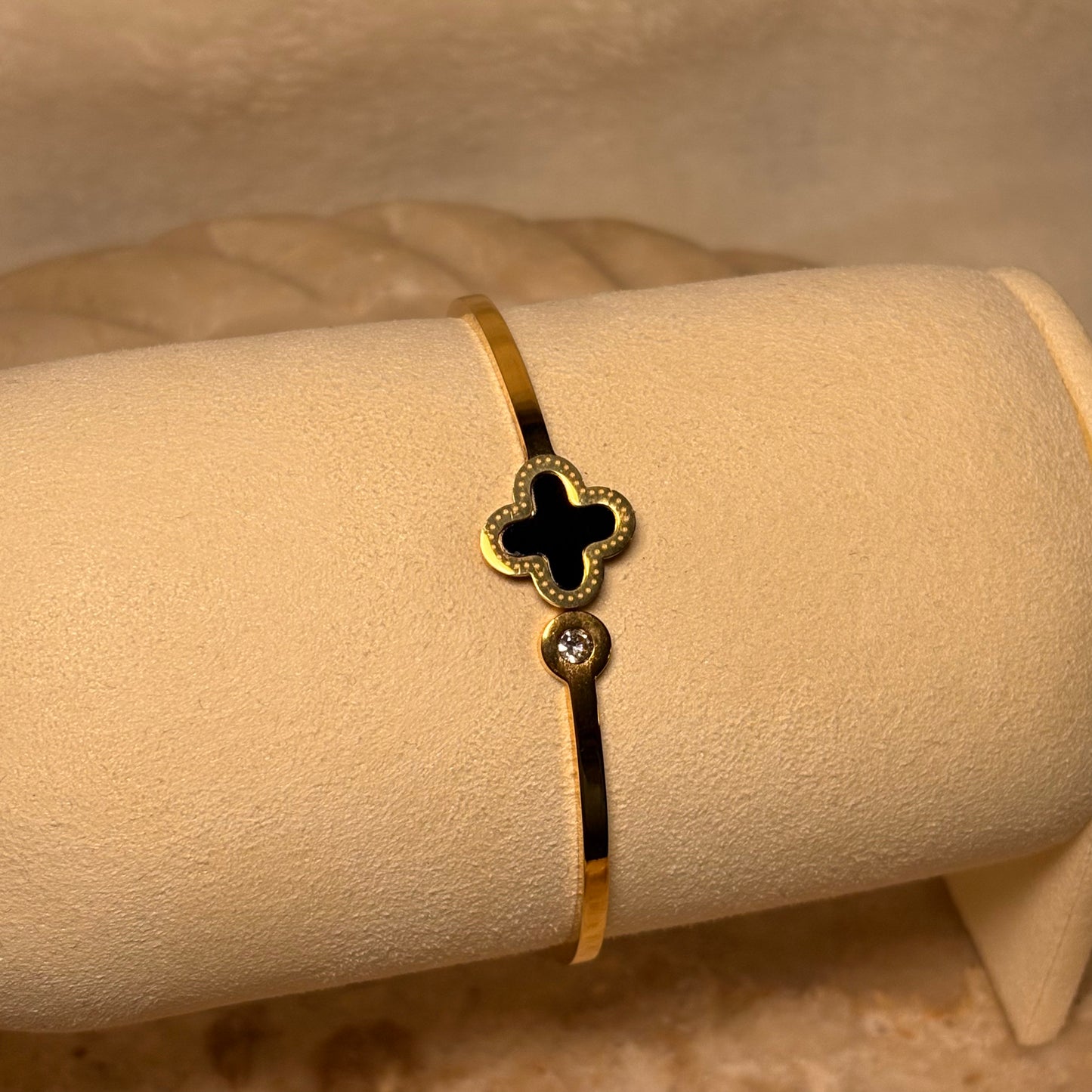 Noira Clover Bangle